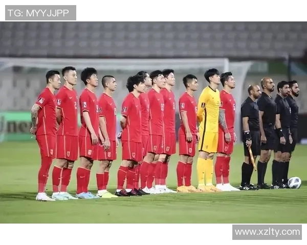中国国家足球队迎战乌兹别克斯坦力争胜利展现团队精神与拼搏意志