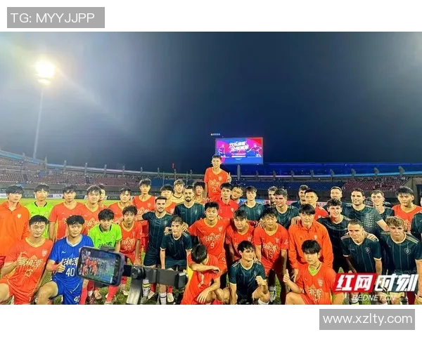 前锋足球明星见面会盛大开启与球迷亲密互动共享激情时刻 前锋足球明星见面会盛大开启与球迷亲密互动共享激情时刻